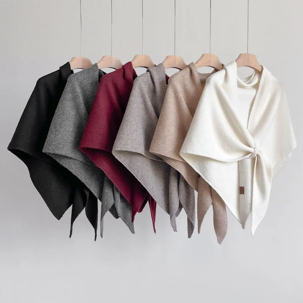 Amaris Poncho – Elegant Winter Knit Cape
