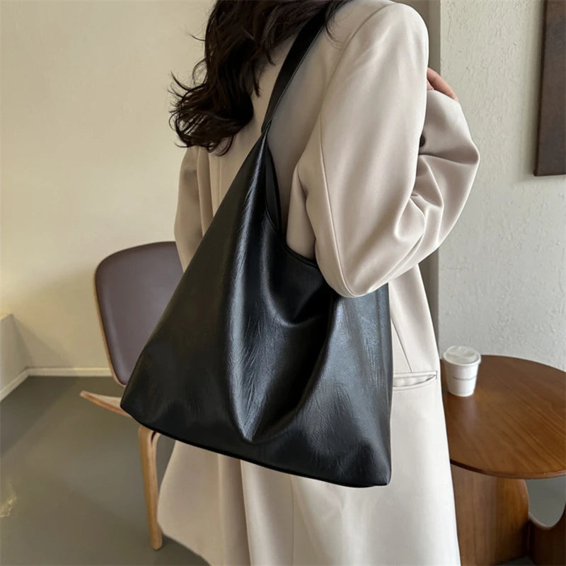 Elara Bag – Minimalist Leather Shoulder Tote