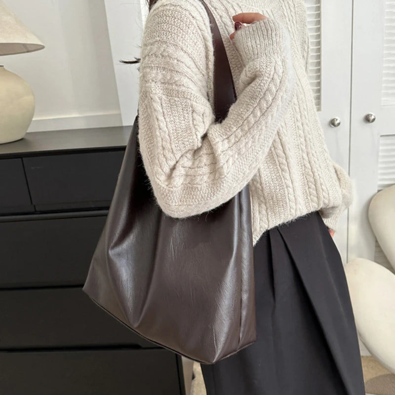 Elara Bag – Minimalist Leather Shoulder Tote