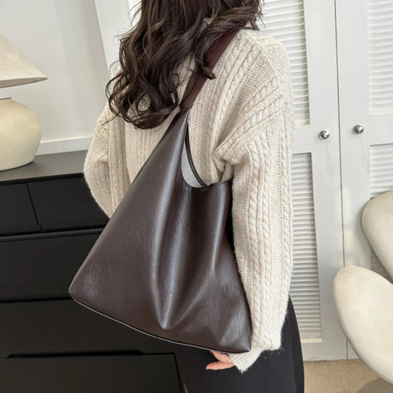 Elara Bag – Minimalist Leather Shoulder Tote